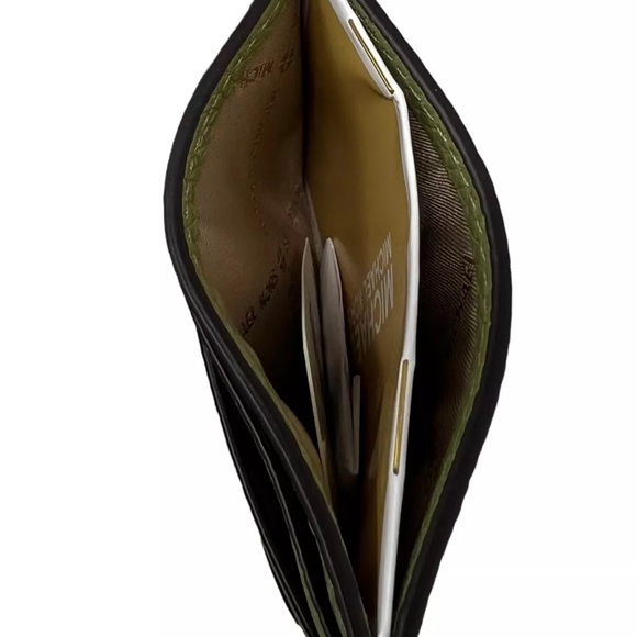 Michael Kors, RARE BELTED Large Pebbled Leather Card Case - Picture 8 of 8